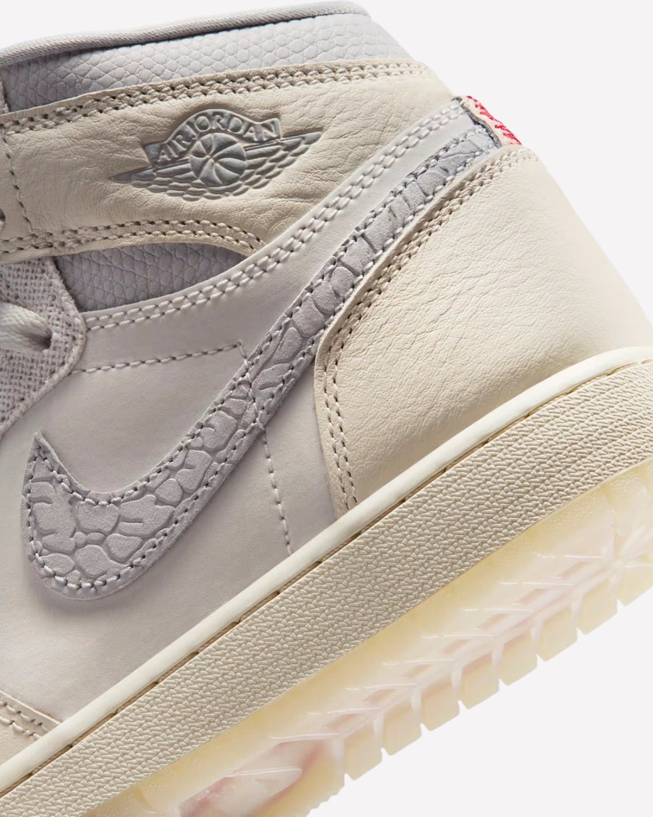 Air Jordan 1 Retro High OG Sail University Red (GS) - Imagen 7