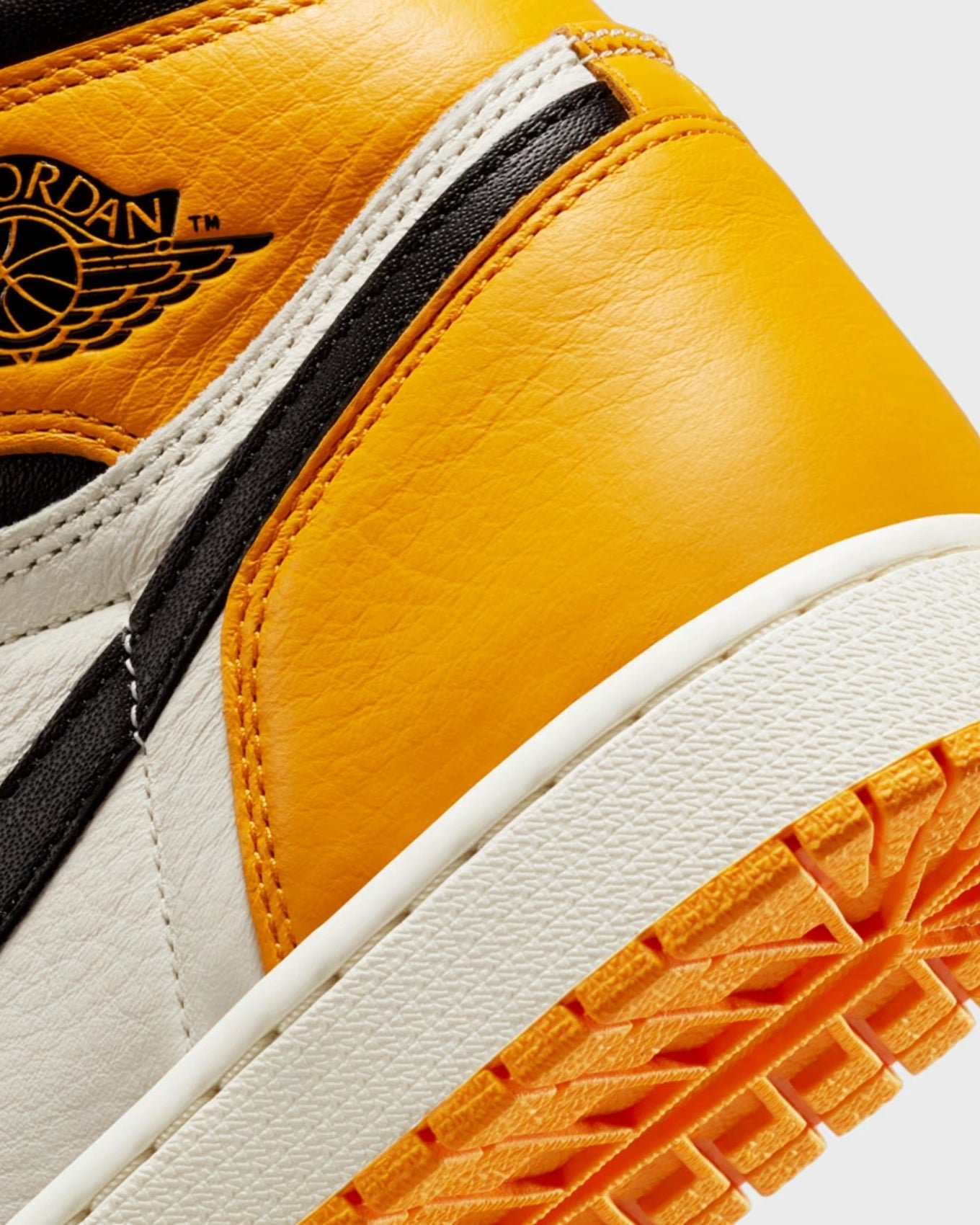 Air Jordan 1 Retro High OG Yellow Toe (Taxi) - Imagen 6