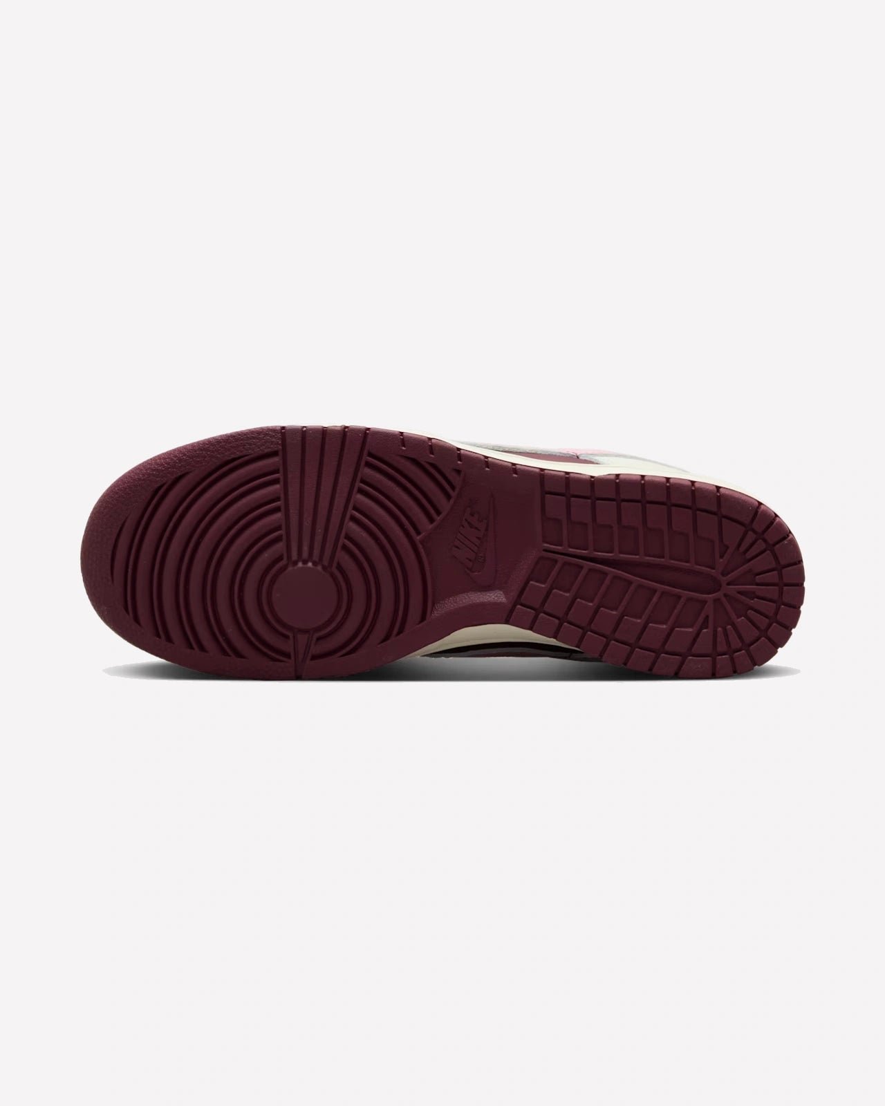 Nike Dunk Low Retro PRM Valentine's Day (2023) - Imagen 5