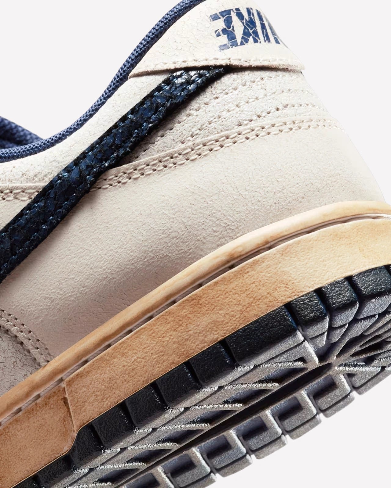 Nike Dunk Low Stranger Things Phantom - Imagen 7