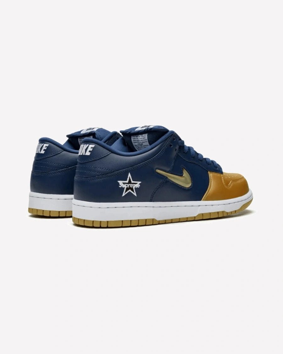 Nike SB Dunk Low Supreme Jewel Swoosh Gold - Imagen 3