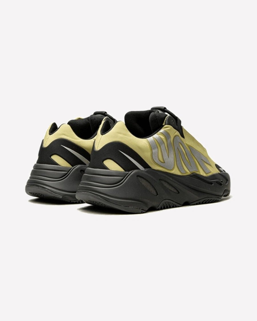 adidas Yeezy Boost 700 MNVN Resin - Imagen 3